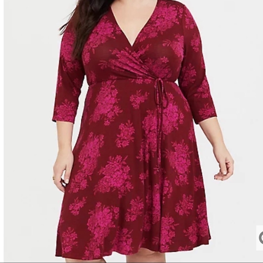 ✅ NWT TORRID RED FLORAL‎ JERSEY WRAP DRESS SIZE 1